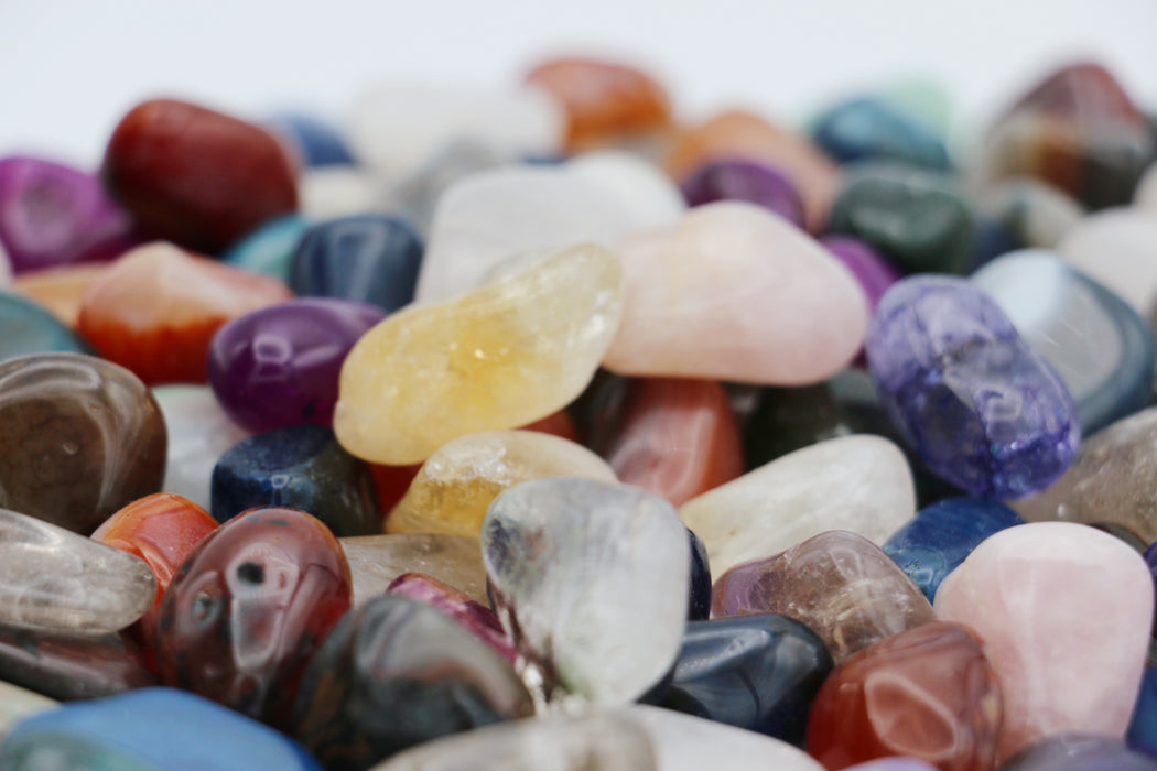 Schatzkiste groß - gefüllt mit Edelsteinmischung