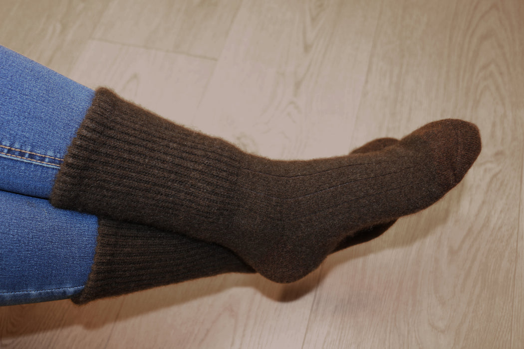Mons Yakwollsocken dunkelbraun – Natürlicher Komfort für Zuhause