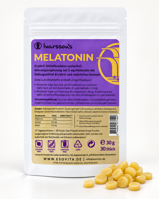 Ivansson’s Melatonin im weißen Standbeutel mit violett-goldenem Etikett und gelben Lutschtabletten auf hellem Hintergrund.