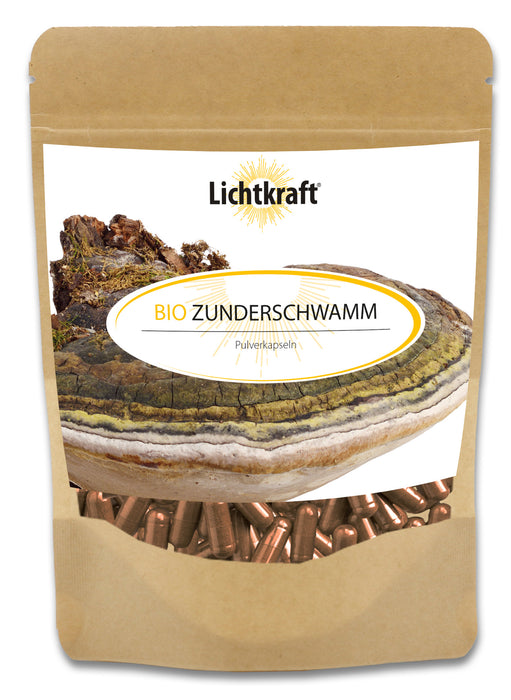 Lichtkraft Bio Zunderschwamm Pulverkapseln in brauner Kraftpapierverpackung mit Zunderschwamm-Motiv und Sichtfenster mit Kapseln, freigestellt vor weißem Hintergrund.