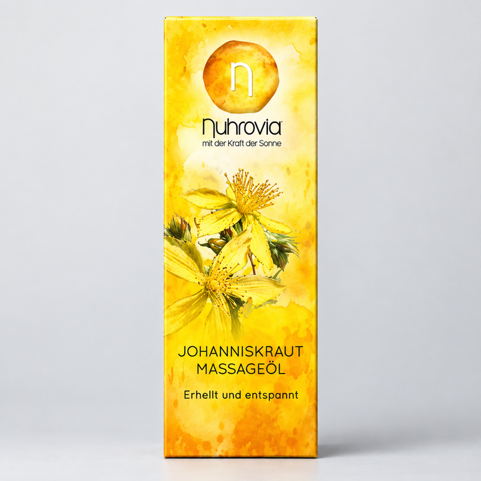 Nuhrovia Johanniskraut Massageöl 50 ml in gelber Verpackung mit Sonnenlogo und Johanniskrautblüten vor schlichtem, hellgrauem Hintergrund.