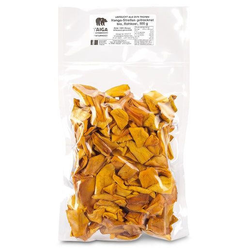 Taiga Mango Streifen getrocknet Bio Rohkost 500g freigestellt vor weißem Hintergrund. 