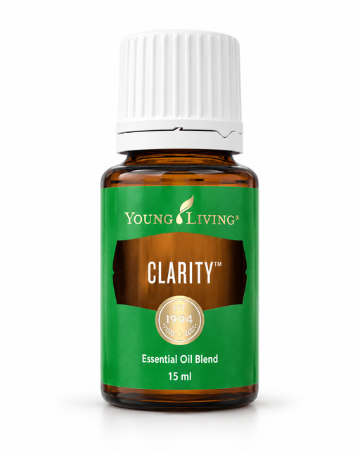 Young Living Clarity Essential Oil Blend 15 ml als freigestelltes Produktbild in brauner Glasflasche mit weißem Verschluss vor hellem Hintergrund.