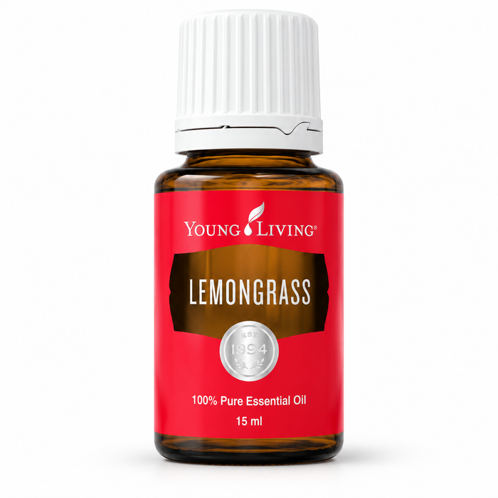 Young Living Lemongrass ätherisches Öl 15 ml in einer braunen Glasflasche mit weißem Schraubverschluss und rotem Etikett, freigestellt auf weißem Hintergrund.