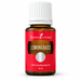 Young Living Lemongrass ätherisches Öl 15 ml in einer braunen Glasflasche mit weißem Schraubverschluss und rotem Etikett, freigestellt auf weißem Hintergrund.