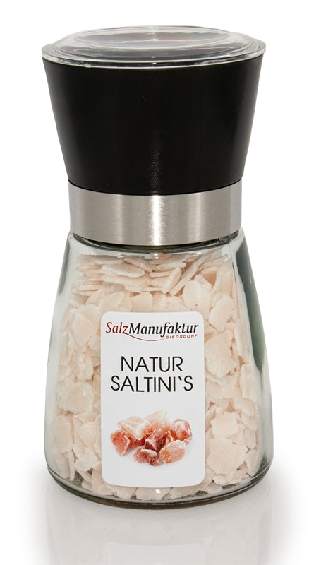 SalzManufaktur Siegsdorf Natur Saltini's in einer großen, transparenten Gewürzmühle mit schwarzem Mahlwerk und Edelstahlring, gefüllt mit naturbelassenen Salzstücken.